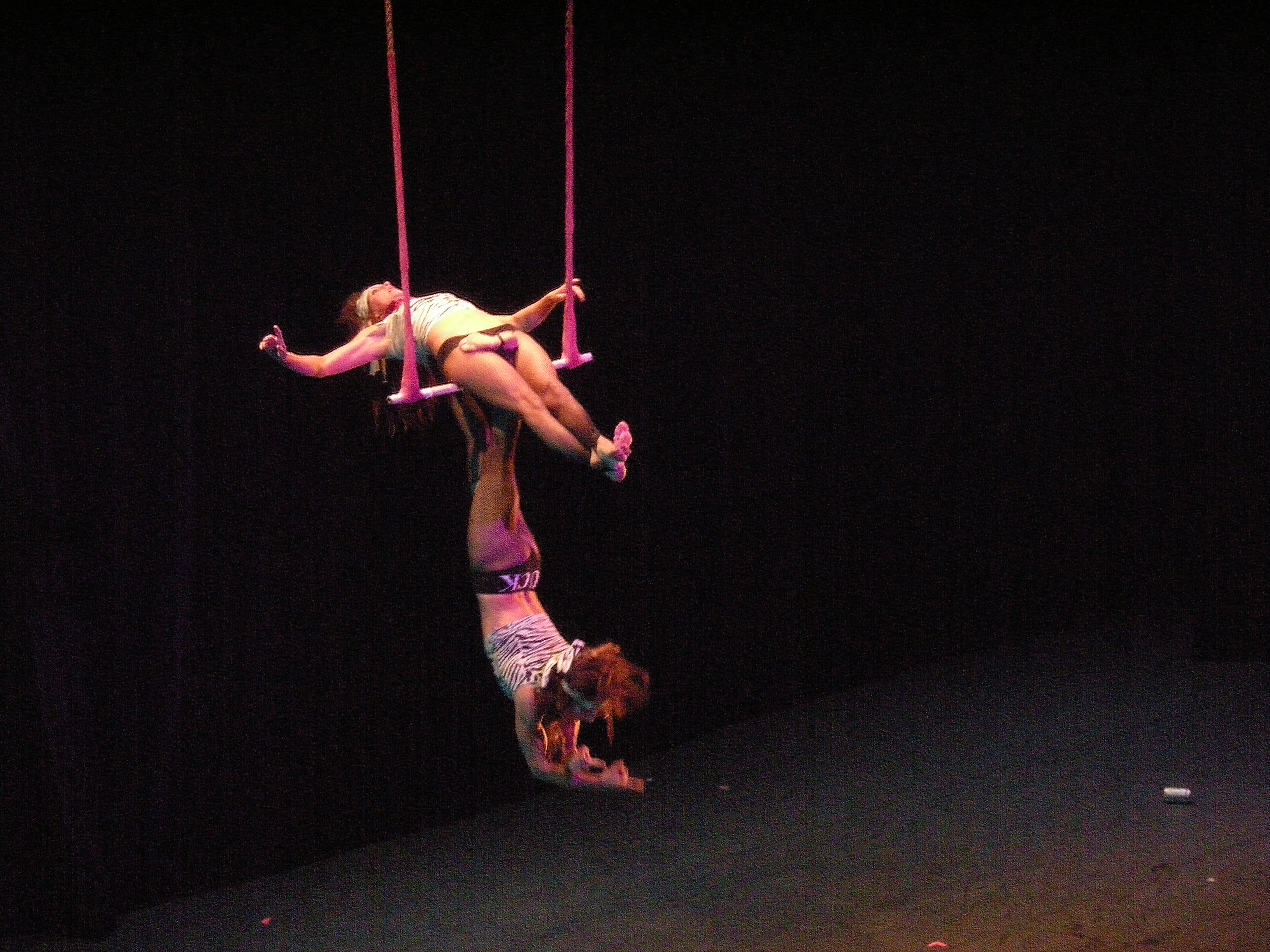 Wau Wau Sisters trapeze 07